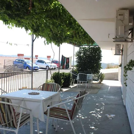 Kata Πανσιόν Neum