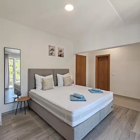 Kata Πανσιόν Neum